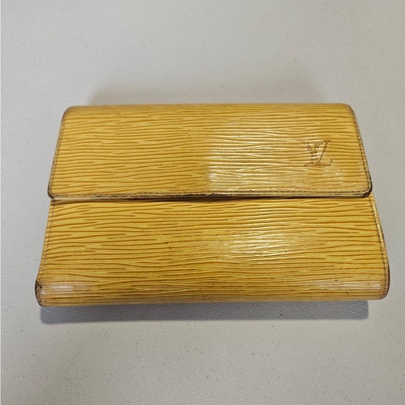 Louis Vuitton Yellow Epi Wallet. - Picture 3 of 7